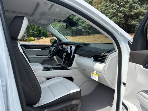 New 2026 GMC Acadia Denali w/ Super Cruise Package FWD image 37