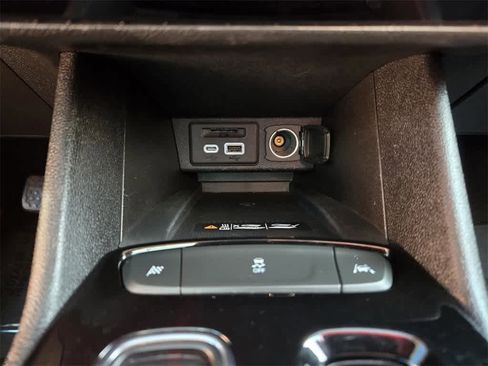 Used 2022 Chevrolet Bolt EUV LT image 17