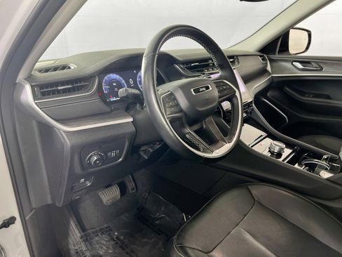 Used 2022 Jeep Grand Cherokee Limited image 9