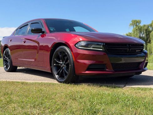 Used 2018 Dodge Charger SXT w/ Blacktop Package RWD image 15