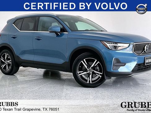 Certified 2025 Volvo XC40 B5 Core image 1