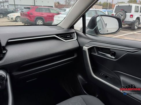 Used 2021 Toyota RAV4 XLE image 21