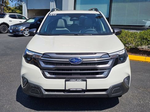 Used 2025 Subaru Forester Premium AWD/4WD image 2