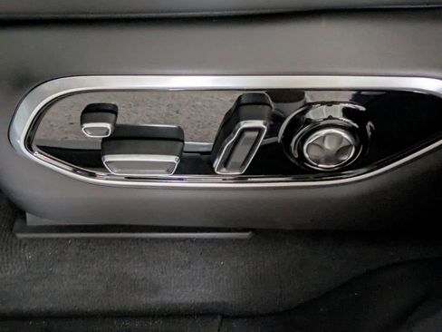 New 2025 Jeep Grand Cherokee Summit image 21