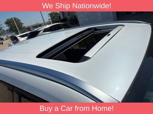 Used 2021 Toyota Highlander XLE AWD/4WD image 4