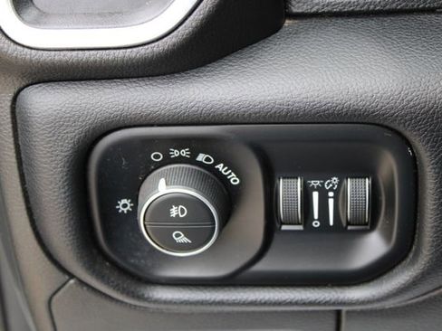 Used 2019 RAM 1500 Laramie AWD/4WD image 22