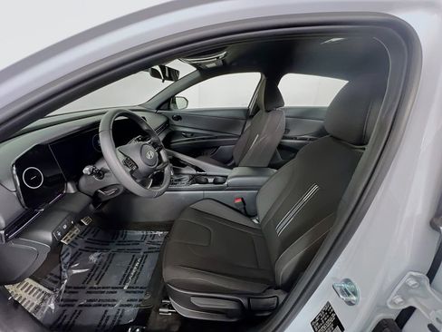 Certified 2025 Hyundai Elantra SEL image 20