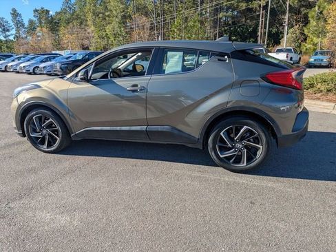 Used 2021 Toyota C-HR XLE image 6