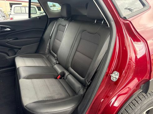 Used 2025 Chevrolet Trax LT FWD image 12
