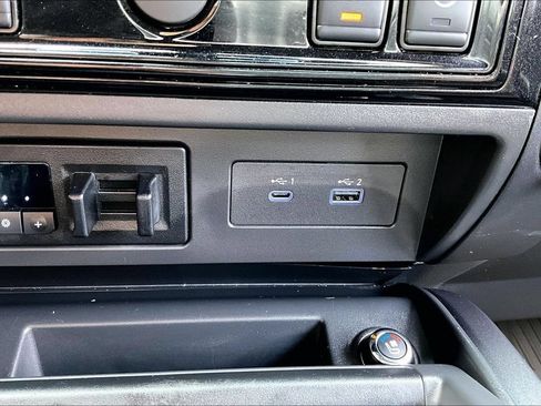 Used 2024 Nissan Titan PRO-4X w/ Pro-4x Convenience Package AWD/4WD image 17