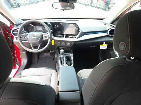 New 2026 Chevrolet Trax LS w/ LS Convenience Package FWD image 8