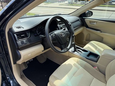 Used 2015 Toyota Camry LE image 14