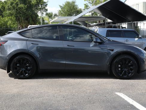Used 2023 Tesla Model Y Long Range AWD/4WD image 18