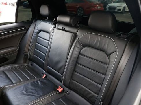 Used 2018 Volkswagen Golf R 4-Door image 11