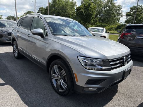 Used 2020 Volkswagen Tiguan SEL AWD/4WD image 2