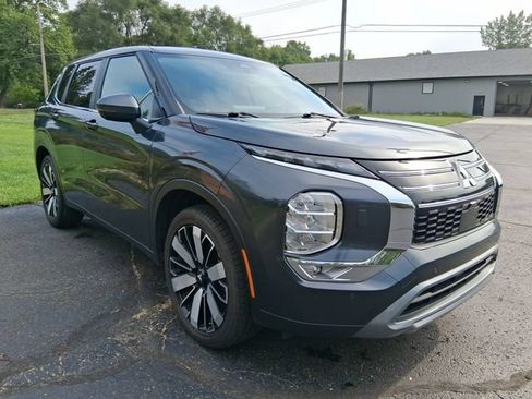 Used 2025 Mitsubishi Outlander AWD image 7