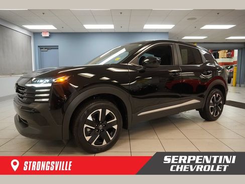 Used 2025 Nissan Kicks SV AWD/4WD image 1
