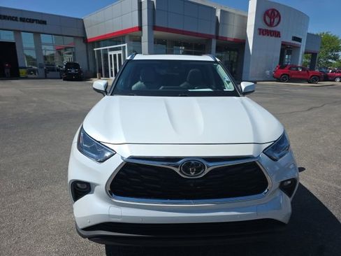 Used 2022 Toyota Highlander Limited image 3