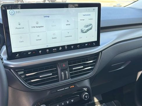 New 2025 Ford Escape SE image 28