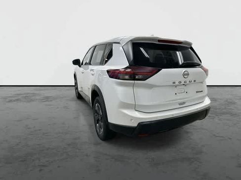 Used 2024 Nissan Rogue SV AWD/4WD image 2
