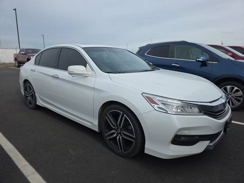 Used 2017 Honda Accord Touring image 1