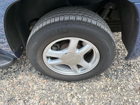 Used 2006 GMC Envoy SLE RWD image 12