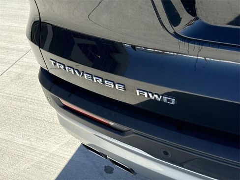 Used 2024 Chevrolet Traverse LT image 29