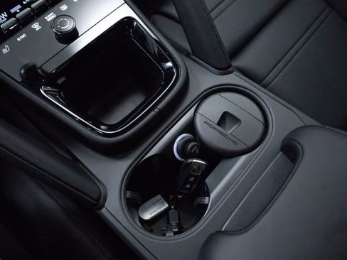 Certified 2025 Porsche Cayenne AWD/4WD image 30