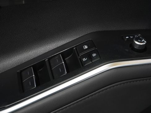 Used 2023 Toyota Highlander Limited image 24