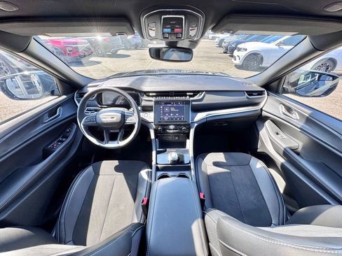 Used 2024 Jeep Grand Cherokee Altitude image 25