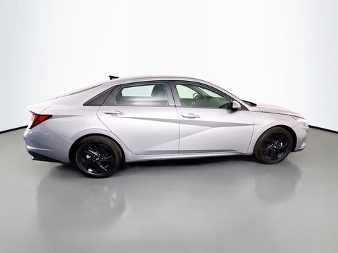 Used 2023 Hyundai Elantra SEL w/ Preferred Accessory Package image 11