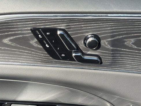 Used 2025 Cadillac Lyriq Luxury image 23