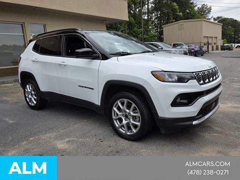 Used 2025 Jeep Compass Limited AWD/4WD image 16