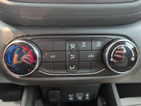 Used 2022 Chevrolet TrailBlazer LS FWD image 14