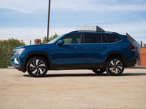Certified 2026 Volkswagen Atlas SE AWD/4WD image 3