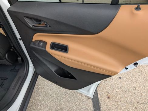 Used 2018 Chevrolet Equinox Premier FWD image 6