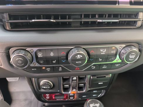 Used 2026 Jeep Wrangler Unlimited Rubicon 392 w/ Quick Order Package 27X Moab AWD/4WD image 23