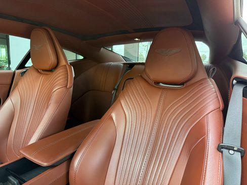 Used 2018 Aston Martin DB11 V12 RWD image 22