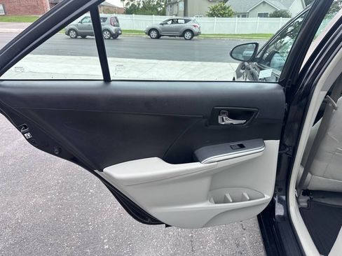 Used 2014 Toyota Camry LE FWD image 17