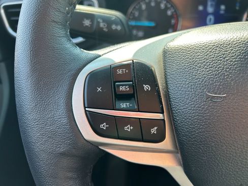 Used 2023 Ford Explorer XLT w/ Equipment Group 202A AWD/4WD image 19