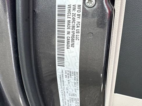 Used 2023 Chrysler Pacifica Touring-L FWD image 15
