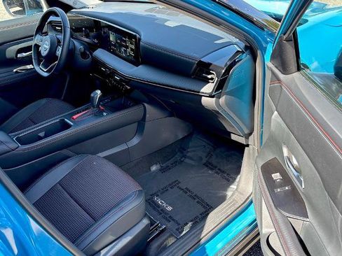 Certified 2025 Nissan Kicks SR FWD image 26