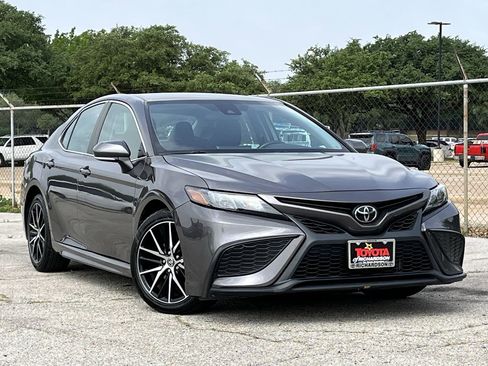 Used 2023 Toyota Camry SE FWD image 2