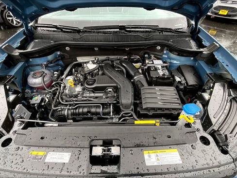 New 2025 Volkswagen Taos SE image 12
