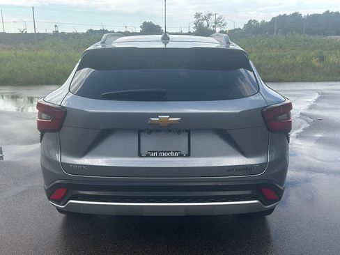 Used 2025 Chevrolet Trax LT w/ LT Convenience Package FWD image 4