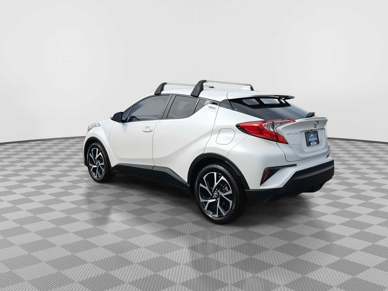 Used 2018 Toyota C-HR XLE FWD image 6