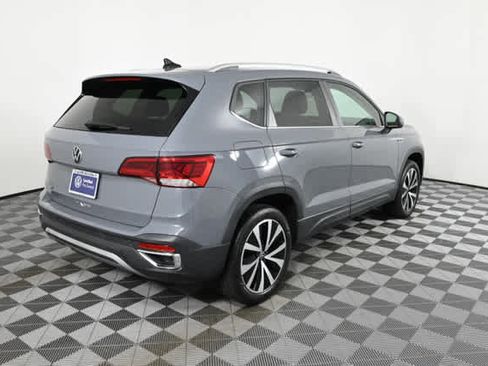 Used 2023 Volkswagen Taos SE FWD image 6
