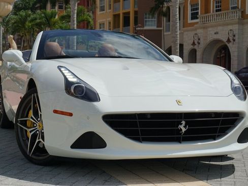 Used 2017 Ferrari California T RWD image 48