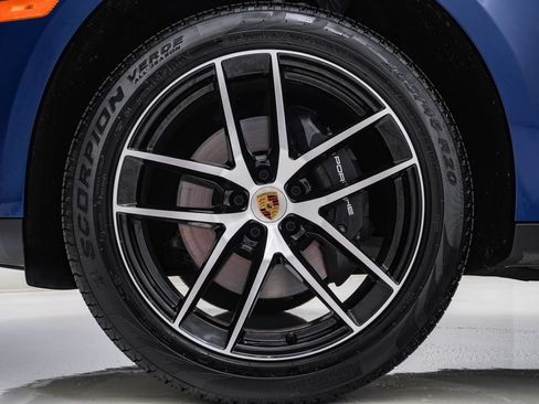 Certified 2026 Porsche Macan AWD/4WD image 13
