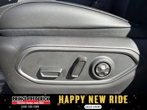 New 2025 Jeep Grand Cherokee 4WD image 11